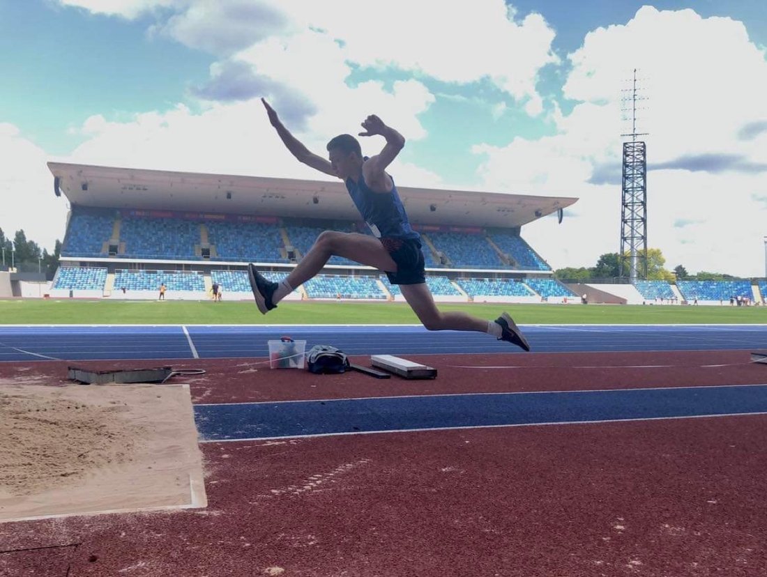 Joe Eason mid-flight on a triple jump runway